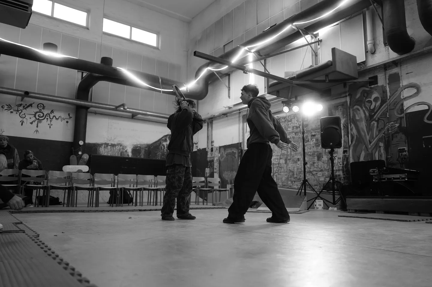 Avalanche-dansere i salen